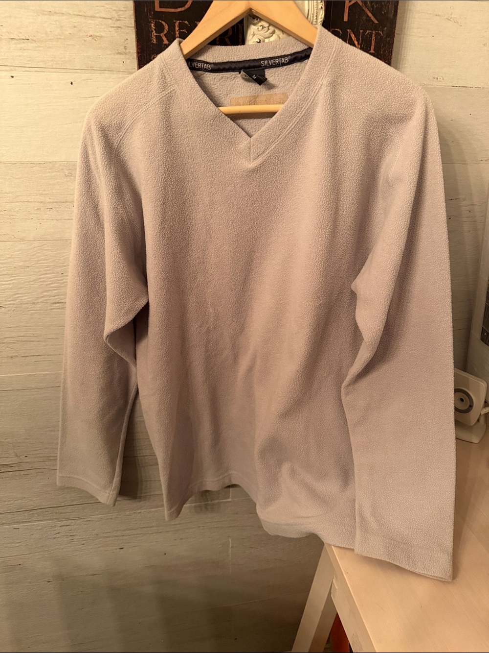 Silver Tab Vintage Men’s V-Neck Sweater in Light Grey 100% Polyester